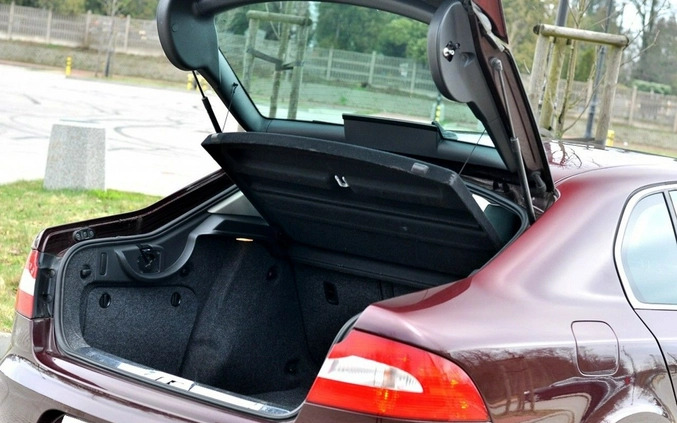 Skoda Superb cena 29900 przebieg: 240000, rok produkcji 2011 z Złotów małe 379